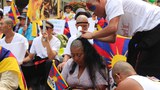 ཨོ་སུ་ཀྲོ་ལེ་ཡར་བོད་མི་དང་བོད་དོན་རྒྱབ་སྐྱོར་བ་ཚོས་བོད་མིའི་རང་དབང་སྒེར་ལངས་གསུམ་བཅུའི་དུས་དྲན་སྲུང་བརྩི་གནང་སྐབས། ༢༠༡༦།༣།༡༠