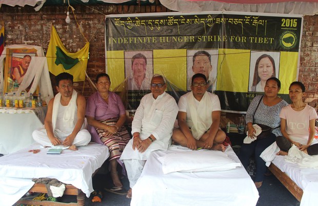 གཞོན་ནུ་ལྷན་ཚོགས་ཀྱི་རྒྱུན་ལས་གསུམ་གྱི་ཟས་བཅད་ངོ་རྒོལ་ལ་རྒྱབ་སྐྱོར། གཞོན་ནུ་ལྷན་ཚོགས་ཀྱི་རྒྱུན་ལས་གསུམ་གྱི་ཟས་བཅད་ངོ་རྒོལ་ལ་རྒྱབ་སྐྱོར།