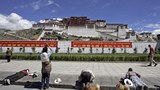 རྒྱ་ནག་གཞུང་གིས་ལྷ་ས་ཁུལ་གྱི་བོད་མི་ཚོར་ཕྱི་ཕྱོགས་ཀྱི་གསར་འགོད་པ་དང་བོད་དོན་ཉམས་ཞིབ་པ་ཚོར་འབྲེལ་བ་བྱེད་མི་ཆོག་པའི་དམ་དྲགས་བྱེད་བཞིན་ཡོད་འདུག