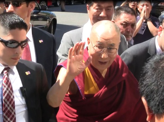༸གོང་ས་མཆོག་ཝ་ཤིང་ཀྲོན་དུ་༸ཞབས་སོར་བདེ་བར་འཁོད་གནང་མཛད་པ། ༸གོང་ས་མཆོག་ཝ་ཤིང་ཀྲོན་དུ་༸ཞབས་སོར་བདེ་བར་འཁོད་གནང་མཛད་པ།