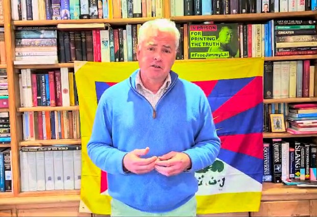 དབྱིན་ཡུལ་གྱི་གྲོས་ཚོགས་འཐུས་མི་ཞིག་རྒྱ་ནག་གི་གནོན་ཤུགས་ལ་བརྟེན་ཨ་ཧྥེ་རི་ཀའི་རྒྱལ་ཁབ་ཞིག་གི་གནམ་ཐང་ནས་ཕྱིར་ལོག་བཏང་འདུག