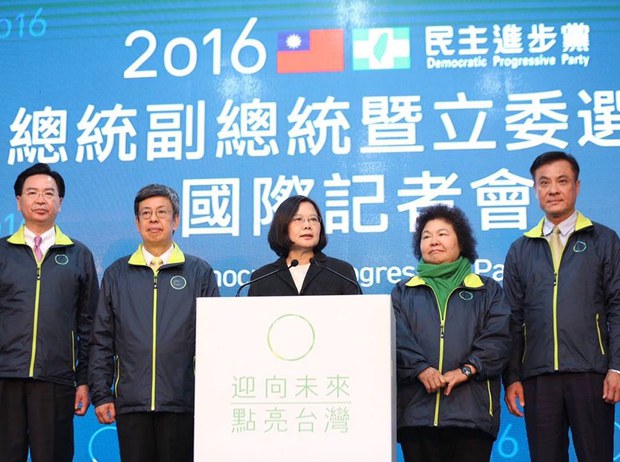 ཉི་ཧོང་ནས་ཐེ་ཝན་གྱི་ཚཡེ་ཨིང་ཝེན་ལ་འཚམས་འདྲི་ཞུས་པ། ཉི་ཧོང་ནས་ཐེ་ཝན་གྱི་ཚཡེ་ཨིང་ཝེན་ལ་འཚམས་འདྲི་ཞུས་པ།