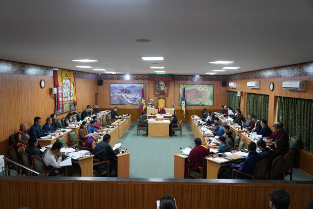 གྲོས་ཚོགས་སུ་ཁྲིམས་བཟོའི་ལས་དོན་གྱི་བརྗོད་པ་གཉིས་པའི་ནང་།“ཁྲིམས་ཀྱིས་ངོས་བཞེས་”ཞེས་པར་གྲོས་ཚོགས་འཐུས་མི་གསུམ་ཆ་གཉིས་ཀྱི་རྒྱབ་སྐྱོར་མ་འདང་བར་ཟགས་སོང་།