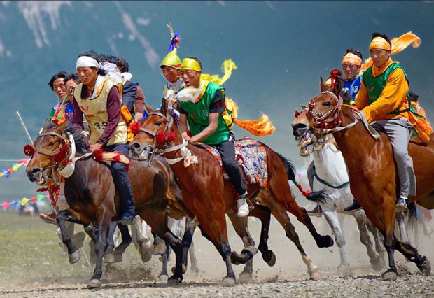 རྟ་རྒྱུགས་འགྲན་བསྡུར་གཏོང་རྒྱུའི་གོམས་སྲོལ་ལ་འགྱུར་བ། རྟ་རྒྱུགས་འགྲན་བསྡུར་གཏོང་རྒྱུའི་གོམས་སྲོལ་ལ་འགྱུར་བ།