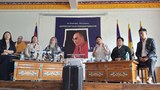 མཉམ་འབྲེལ་རྒྱལ་ཚོགས་དང་ཕྱི་རྒྱལ་སྲིད་གཞུང་ཁག་གིས་རྒྱ་ནག་དང་ཝི་ཏི་ནམ་གཞུང་ལ་གནོན་ཤུགས་སྤྲད་དེ། སྤྲུལ་སྐུ་ཧཱུྃ་ཀར་རྡོ་རྗེ་མཆོག་རྐྱེན་འདས་ཀྱི་གནས་ཚུལ་ཅི་ཡིན་ཕྱི་གསལ་ནང་གསལ་བཟོ་དགོས་ཡོད་ཅེས། བོད་ཀྱི་གཞུང་འབྲེལ་མིན་པའི་ཚོགས་པ་ལྔས་རེ་འདུན་བཏོན་ཡོད་པ།