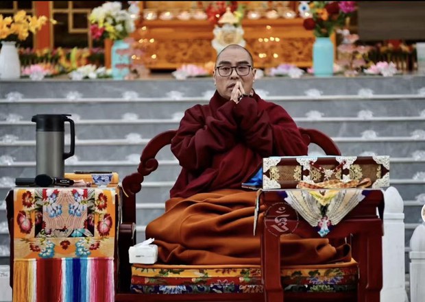 སྤྲུལ་སྐུ་ཧཱུྃ་ཀར་རྡོ་རྗེ་མཆོག་གི་སྐུ་ཕུང་གསང་སྟབས་ཀྱིས་ཝིཡེཏ་ནམ་ནང་ཞུགས་འབུལ་བྱས་འདུག