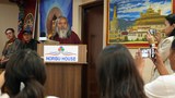 མཆོག་སྤྲུལ་ཧཱུྃ་ཀར་རྡོ་རྗེ་ལགས་ཀྱི་སྐུ་ཕུང་ཝི་ཊི་ནམ་གྱི་སྨན་ཁང་ཞིག་ཏུ་ལྷག་ཡོད་པས། རྒྱལ་སྤྱིའི་རང་དབང་ཅན་གྱི་སྡེ་ཚན་ཁག་ལ་རྟོག་ཞིབ་བྱེད་བཅུག་སྟེ། ཁོང་གྲོངས་རྐྱེན་གསལ་བོ་བཟོ་དགོས་ཡོད་ཅེས། ཝི་ཊི་ནམ་གཞུང་ལ་མདོ་སྨད་དབུས་རྒྱུན་གྱིས་འབོད་སྐུལ་གནང་ཡོད་པ།