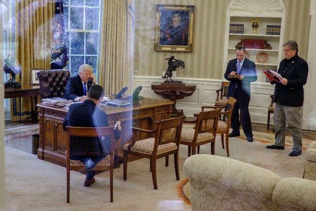 ཨ་རིའི་སྲིད་འཛིན་ཌོ་ནལཌ་ཏྲ་རམཔ་(Donald Trump)་མཆོག་གིས་ཇར་མན་གྱི་སྲིད་བློན་ལ་ཁ་པར་གཏོང་བཞིན་པ། ༢༠༡༧།༡།༢༨ ཨ་རིའི་སྲིད་འཛིན་ཌོ་ནལཌ་ཏྲ་རམཔ་(Donald Trump)་མཆོག་གིས་ཇར་མན་གྱི་སྲིད་བློན་ལ་ཁ་པར་གཏོང་བཞིན་པ། ༢༠༡༧།༡།༢༨