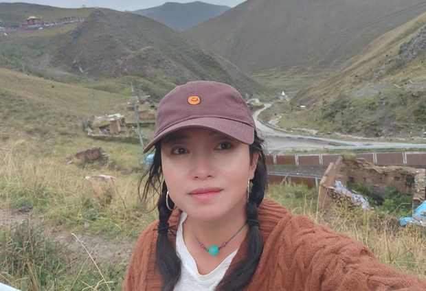 ཚེ་རིང་མཚོ་ལགས་སྐྱེ་རྒུ་མདོ་གྲོང་ཁྱེར་ཉེན་རྟོག་པས་ཉིན་བཅོ་ལྔར་བཀག་ཉར་དང་གཅར་རྡུང་བྱས་འདུག