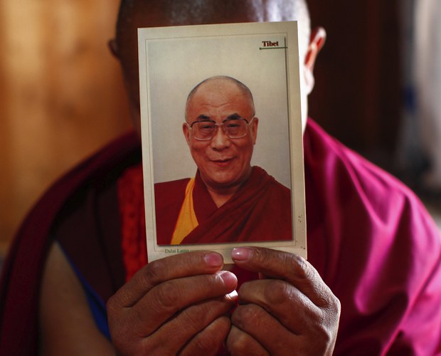 བོད་མི་ཚུལ་ཁྲིམས་ལགས་སུ་ཁ་བྲལ་ལ་ངན་འབྲེལ་ཡོད་པའི་ཉེས་མིང་འོག་ལོ་གཉིས་ཀྱི་བཙོན་འཇུག་ཁྲིམས་ཐག་བཅད་འདུག