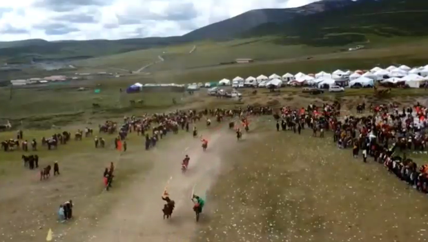 ལོ་ངོ་ཉི་ཤུའི་རིང་བཀག་བསྡོམས་བྱས་པའི་སྤྲུལ་སྐུ་བསྟན་འཛིན་བདེ་ལེགས་རིན་པོ་ཆེའི་ཡུལ་དགོན་གཉིས་ཀྱི་རི་སྐྱིད་འདུ་འཛོམས་ཚོགས་བཅུག་ཡོད་འདུག ལོ་ངོ་ཉི་ཤུའི་རིང་བཀག་བསྡོམས་བྱས་པའི་སྤྲུལ་སྐུ་བསྟན་འཛིན་བདེ་ལེགས་རིན་པོ་ཆེའི་ཡུལ་དགོན་གཉིས་ཀྱི་རི་སྐྱིད་འདུ་འཛོམས་ཚོགས་བཅུག་ཡོད་འདུག