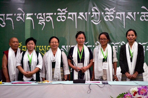 བོད་ཀྱི་བུད་མེད་ལྷན་ཚོཊ་ཀྱི་ཚོཊ་ཆེན་མཇུག་སྒྲིལ་དང་རྒྱུན་ལས་གསར་འདེམས་སྐབས། ༢༠༡༥།༥།༣ བོད་ཀྱི་བུད་མེད་ལྷན་ཚོཊ་ཀྱི་ཚོཊ་ཆེན་མཇུག་སྒྲིལ་དང་རྒྱུན་ལས་གསར་འདེམས་སྐབས། ༢༠༡༥།༥།༣