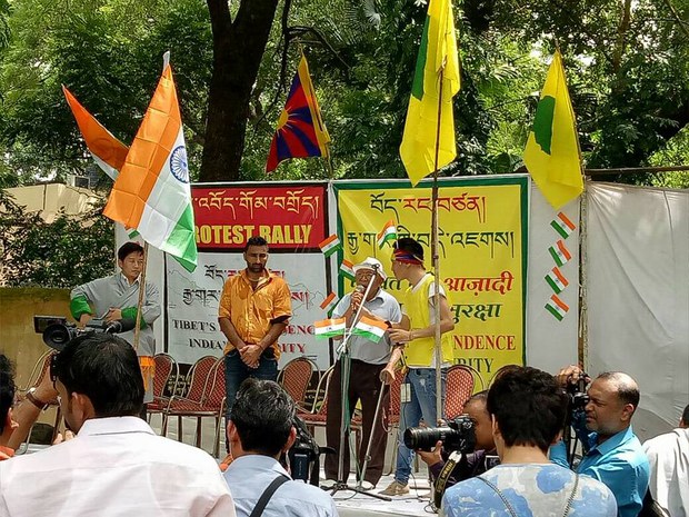 བོད་ཀྱི་གཞོན་ནུ་ཚོགས་པས་སྣེ་ཁྲིད་ནས་ལྡི་ལིར་བོད་རང་བཙན་རྒྱ་གར་གྱི་བདེ་འཇགས་ཞེས་བའི་ལས་འགུལ་སྐབས། ༢༠༡༧།༨།༡༡ བོད་ཀྱི་གཞོན་ནུ་ཚོགས་པས་སྣེ་ཁྲིད་ནས་ལྡི་ལིར་བོད་རང་བཙན་རྒྱ་གར་གྱི་བདེ་འཇགས་ཞེས་བའི་ལས་འགུལ་སྐབས། ༢༠༡༧།༨།༡༡