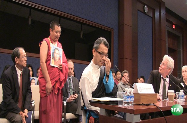 ཨ་རིའི་གྲོས་ཚོགས་ནང་བོད་དོན་ཉན་ཞིབ་གནང་བཞིན་པ། ༢༠༡༥།༧།༡༤