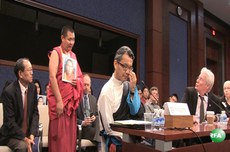 ཨ་རིའི་གྲོས་ཚོགས་ནང་བོད་དོན་ཉན་ཞིབ་གནང་བཞིན་པ། ༢༠༡༥།༧།༡༤