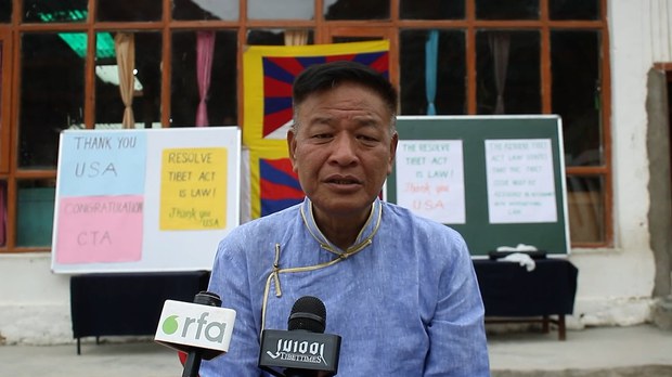 ཨ་རིའི་སྲིད་འཛིན་གྱིས་བོད་རྒྱའི་རྩོད་རྙོག་སེལ་བར་སྐུལ་འདེད་ཀྱི་ཁྲིམས་འཆར་ཡིག་ཆ་ལ་མཚན་རྟགས་བཀོད་པ་ནི། ཆབ་སྲིད་ཀྱི་གནད་འགག་ཧ་ཅང་ཆེན་པོ་རེད་ཅེས་སྲིད་སྐྱོང་ནས་གསུངས་ཡོད་པ། ཨ་རིའི་སྲིད་འཛིན་གྱིས་བོད་རྒྱའི་རྩོད་རྙོག་སེལ་བར་སྐུལ་འདེད་ཀྱི་ཁྲིམས་འཆར་ཡིག་ཆ་ལ་མཚན་རྟགས་བཀོད་པ་ནི། ཆབ་སྲིད་ཀྱི་གནད་འགག་ཧ་ཅང་ཆེན་པོ་རེད་ཅེས་སྲིད་སྐྱོང་ནས་གསུངས་ཡོད་པ།