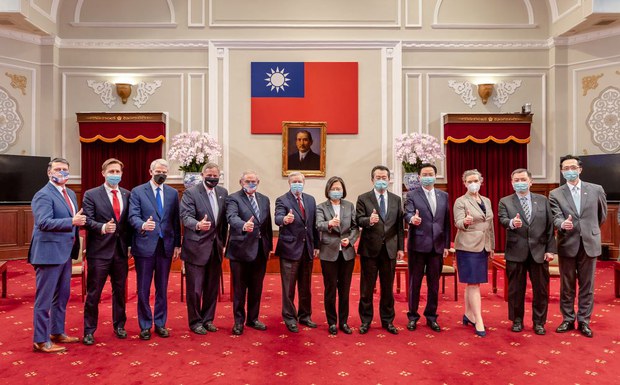 ཨ་མི་རི་ཀའི་གྲོས་ཚོགས་ཀྱི་སྐུ་ཚབ་ཚོགས་པ་ཞིག་ཐེ་ཝན་ནང་འབྱོར་ནས་འཚམས་གཟིགས་གནང་བཞིན་འདུག ཨ་མི་རི་ཀའི་གྲོས་ཚོགས་ཀྱི་སྐུ་ཚབ་ཚོགས་པ་ཞིག་ཐེ་ཝན་ནང་འབྱོར་ནས་འཚམས་གཟིགས་གནང་བཞིན་འདུག