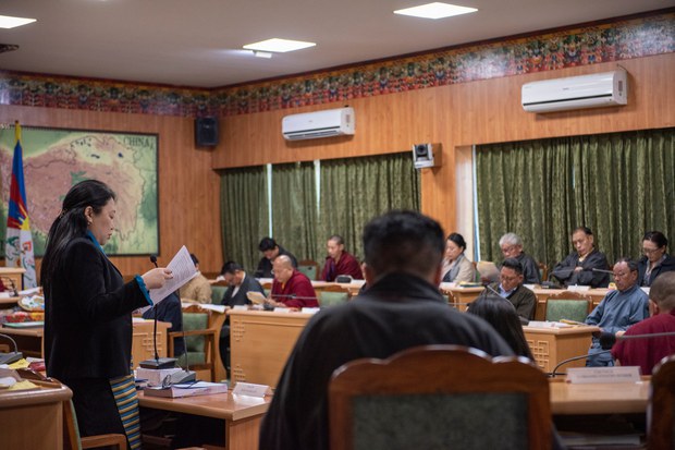 རྒྱལ་ཁབ་ཁག་བཅོ་བརྒྱད་ནང་བོད་དོན་དང་བླངས་ཞུ་གཏུག་པ་ ༥༢༡ དང་བླང་གི་ཐོག་ནས་འཛུལ་ཞུགས་གནང་ཡོད་སྐོར། ཕྱི་དྲིལ་བཀའ་བློན་ནས་གྲོས་ཚོགས་སུ་གསུངས་པ།