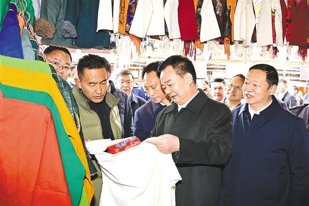 ཝང་ཅུན་ཀྲེང་གིས་བོད་ནི་གནའ་སྔ་མོ་ནས་རྒྱ་ནག་གི་ཆ་ཤས་ཡིན་ཞེས་ལྷ་ལྡན་གཙུག་ལག་ཁང་དུ་བཤད་པ་ནི།བོད་ཀྱི་ལོ་རྒྱུས་རྫུན་བཟོ་དང་འཁྱོག་བཤད་ཡིན་པ།འབུམ་རམས་པ་རྒྱལ་ལོ་ལགས་ནས་གསུངས་ཀྱི་འདུག ཝང་ཅུན་ཀྲེང་གིས་བོད་ནི་གནའ་སྔ་མོ་ནས་རྒྱ་ནག་གི་ཆ་ཤས་ཡིན་ཞེས་ལྷ་ལྡན་གཙུག་ལག་ཁང་དུ་བཤད་པ་ནི།བོད་ཀྱི་ལོ་རྒྱུས་རྫུན་བཟོ་དང་འཁྱོག་བཤད་ཡིན་པ།འབུམ་རམས་པ་རྒྱལ་ལོ་ལགས་ནས་གསུངས་ཀྱི་འདུག