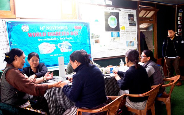 བཞུགས་སྒར་དུ་འཛམ་གླིང་གཅིན་སྙིའི་ནད་གཞིའི་ཉིན་མོ་སྲུང་བརྩི། 2018/11/14