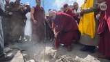 ལ་དྭགས་ཡུལ་དུ་རྩི་ཤིང་འདེབས་འཛུགས་ཀྱི་ལམ་ནས་འཛམ་གླིང་ཁོར་ཡུག་གི་ཉིན་མོ་སྲུང་བརྩི་གནང་འདུག