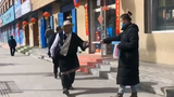 བོད་ནང་གཞོན་སྐྱེས་ཞིག་གིས་རིན་མེད་ཁ་རས་དཀྲམ་བཞིན་པ། ༢༠༢༠།༡།༢༩