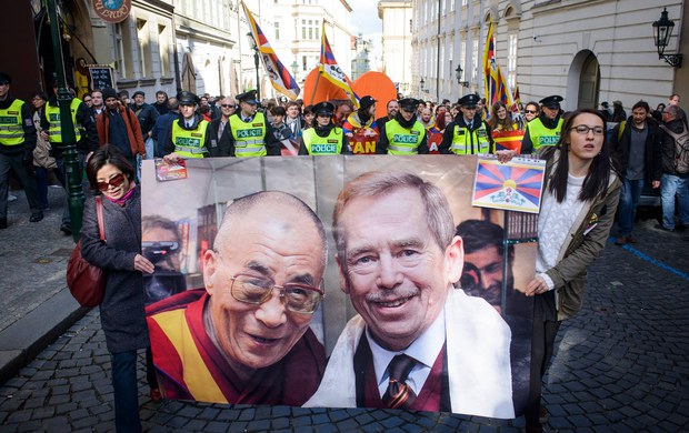Image ཅེགCzechསྤྱི་མཐུན་རྒྱལ་ཁབ་ལ་རྒྱ་ནག་གི་སྲིད་འཛིན་ཞི་ཅིན་ཕེན་ཕེབས་པར་ངོ་རྒོལ་བྱས་སྐབས། ༢༠༡༦།༣།༢༨ photo:Zewlakk 