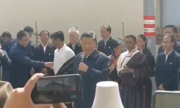 རྒྱ་ནག་གི་སྲིད་འཛིན་མཚོ་སྔོན་དུ་བསྐྱོད་སྐབས་མངོན་གསལ་མེད་པའི་ཐོག་ནས་དམ་དྲག་བྱས་འདུག