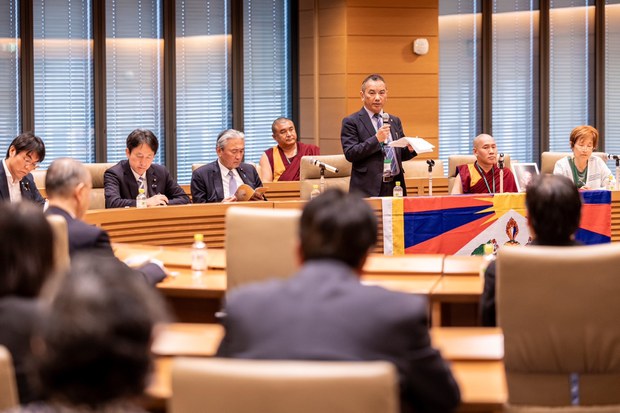 ཉི་ཧོང་བོད་ཀྱི་དོན་གཅོད་དང་གཟིག་རྒྱབ་རིན་པོ་ཆེ་ཡིས་ཉི་ཧོང་གི་གྲོས་ཚོགས་འཐུས་མི་རྣམས་ལ་བོད་དོན་ལ་རྒྱབ་སྐྱོར་ཡོང་བའི་འབོད་སྐུལ་དོན་ཚན་གསུམ་བཏོན་འདུག ཉི་ཧོང་བོད་ཀྱི་དོན་གཅོད་དང་གཟིག་རྒྱབ་རིན་པོ་ཆེ་ཡིས་ཉི་ཧོང་གི་གྲོས་ཚོགས་འཐུས་མི་རྣམས་ལ་བོད་དོན་ལ་རྒྱབ་སྐྱོར་ཡོང་བའི་འབོད་སྐུལ་དོན་ཚན་གསུམ་བཏོན་འདུག
