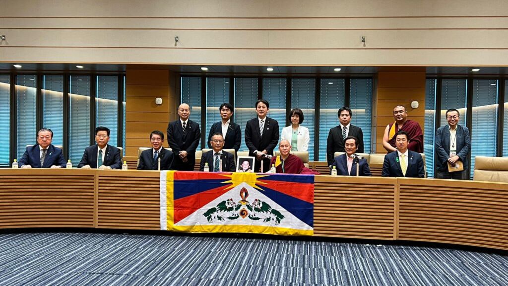 Zeekgyab Rinpoche Appeals to Japanese parliamentarians (1).jpg