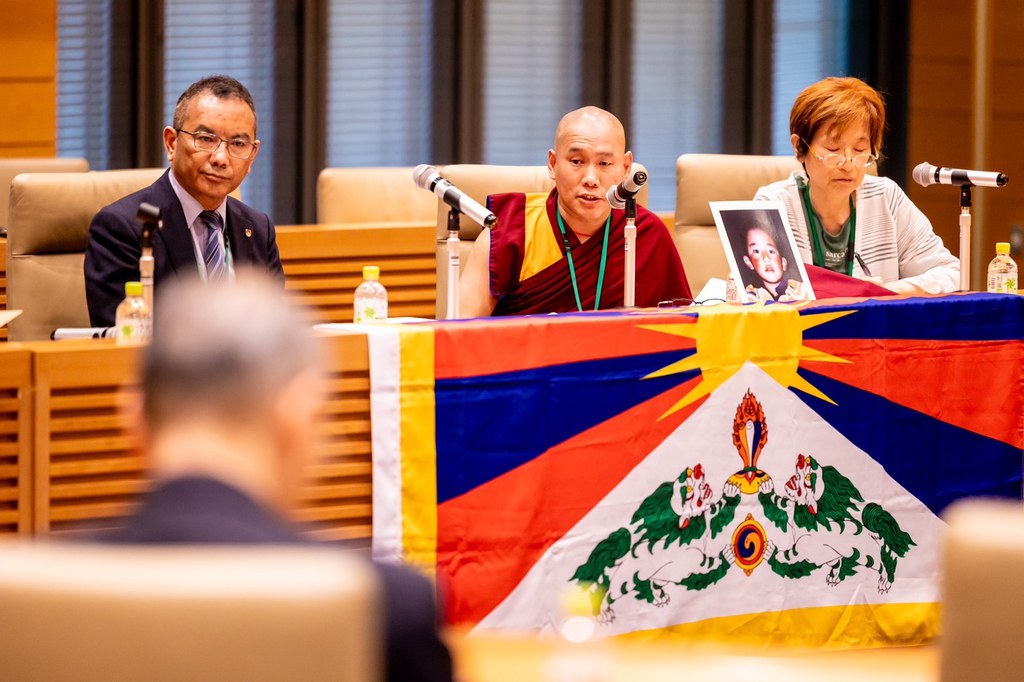 Zeekgyab Rinpoche Appeals to Japanese parliamentarians (2).jpg