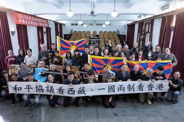 རྒྱ་ནག་གི་མི་རིགས་སྲིད་ཇུས་ཐོག་ནས་བོད་དོན་གླེང་བ།