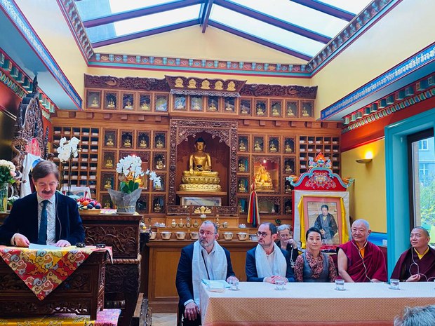 བཀའ་བརྒྱུད་བསམ་ཡང་རྫོང་དབུ་བརྙེས་ནས་ལོ་ངོ་༤༥འཁོར་བའི་དུས་དྲན་ཐོག་བེལ་ཇམ་གྱི་སྲིད་བློན་གཞོན་པ་ཕེབས་ཡོད་པ། བཀའ་བརྒྱུད་བསམ་ཡང་རྫོང་དབུ་བརྙེས་ནས་ལོ་ངོ་༤༥འཁོར་བའི་དུས་དྲན་ཐོག་བེལ་ཇམ་གྱི་སྲིད་བློན་གཞོན་པ་ཕེབས་ཡོད་པ།