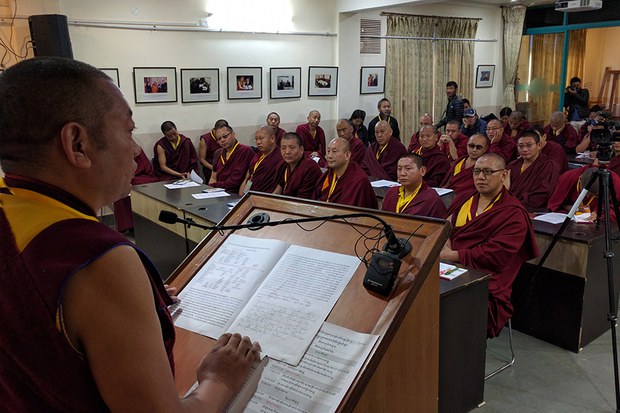 སྨོན་ལམ་ཚིག་མཛོད་ཆེན་མོའི་ཚོགས་འདུ་ཐེངས་ལྔ་པ། སྨོན་ལམ་ཚིག་མཛོད་ཆེན་མོའི་ཚོགས་འདུ་ཐེངས་ལྔ་པ།