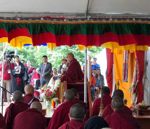 ནིའུ་ཡོག་ཏུ་མངའ་རིས་དར་ཆེན་སྐུ་བཞེངས། ནིའུ་ཡོག་ཏུ་མངའ་རིས་དར་ཆེན་སྐུ་བཞེངས།