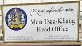 ཏོག་དབྱིབས་ནད་ཡམས་ཁྱབ་གདལ་ཛ་དྲག་རིང་ཕྱི་རྒྱལ་ནས་བོད་ཀྱི་སྨན་རྩིས་ཁང་ལ་སྨན་མངགས་ཉོ་བྱེད་མཁན་མང་དུ་་འགྲོ་བཞིན་པ།