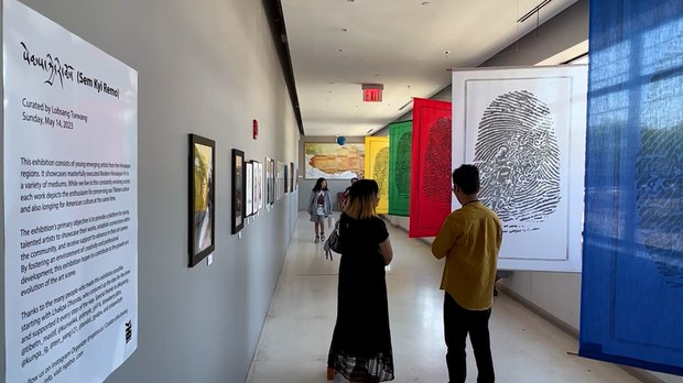 སྣ་ཚོགས་ཞེས་པའི་ཚོང་འདུས་ཅ་དངོས་དང་སྒྱུ་རྩལ་རི་མོ་ཁག་ཅིག་འགྲེམས་སྟོན་གནང་ཡོད་པ། སྣ་ཚོགས་ཞེས་པའི་ཚོང་འདུས་ཅ་དངོས་དང་སྒྱུ་རྩལ་རི་མོ་ཁག་ཅིག་འགྲེམས་སྟོན་གནང་ཡོད་པ།