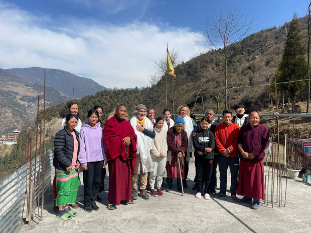 ཧི་མ་ལ་ཡའི་ཕྲུ་གུ་ཞེས་པའི་ཚོགས་པ་དེའི་དམིགས་ཡུལ་སྐོར་ངོ་སྤྲོད་གནང་བ། ཧི་མ་ལ་ཡའི་ཕྲུ་གུ་ཞེས་པའི་ཚོགས་པ་དེའི་དམིགས་ཡུལ་སྐོར་ངོ་སྤྲོད་གནང་བ།
