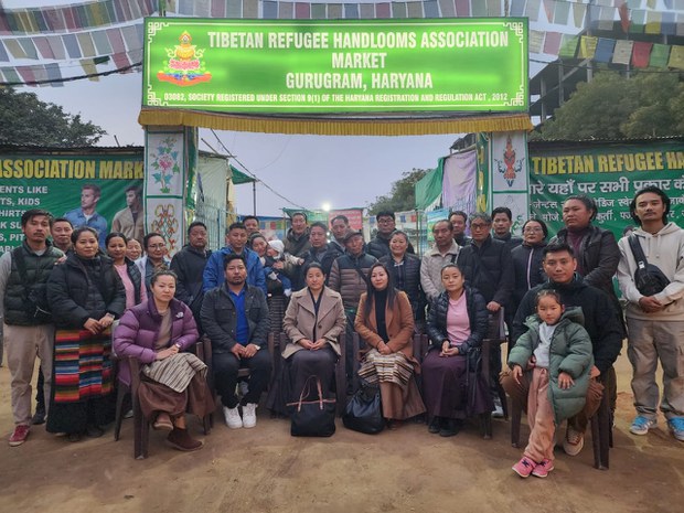 རྒྱ་གར་གྱི་མངའ་སྡེའི་དཔོན་རིགས་ཚོར་བོད་མིའི་དཀའ་ངལ་སྐོར་སྙན་སེང་ཞུས་པ།
