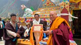 བཙུམ་ས་གནས་སུ་བཞེངས་པའི་བྱང་ཆུབ་མཆོད་རྟེན།