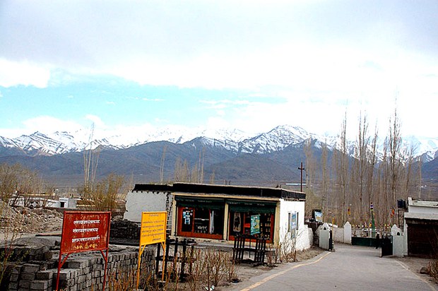 ལ་དྭགས་བོད་ཁྱིམ་གཞི་རིམ་འོག་མའི་སློབ་ཕྲུག་གི་ཕ་མ་ཚོར་ཟབ་སྦྱོང་།