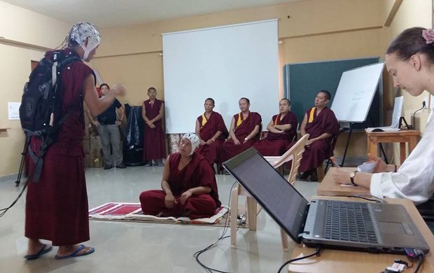 ཀླད་པའི་རླབས་རྒྱུན་དང་ལུས་ཀྱི་གཤིས་སྤྱོད་ལ་ཉམས་ཞིབ། ཀླད་པའི་རླབས་རྒྱུན་དང་ལུས་ཀྱི་གཤིས་སྤྱོད་ལ་ཉམས་ཞིབ།