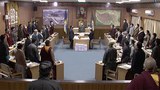 མང་གཙོའི་སྒྲིག་འཛུགས་མང་པོའི་ནང་དུའང་ཆེ་ཕྲ་ལ་ལྟོས་མེད་དཀའ་ངལ་རིམ་པར་ཡོང་གི་ཡོད་པ།