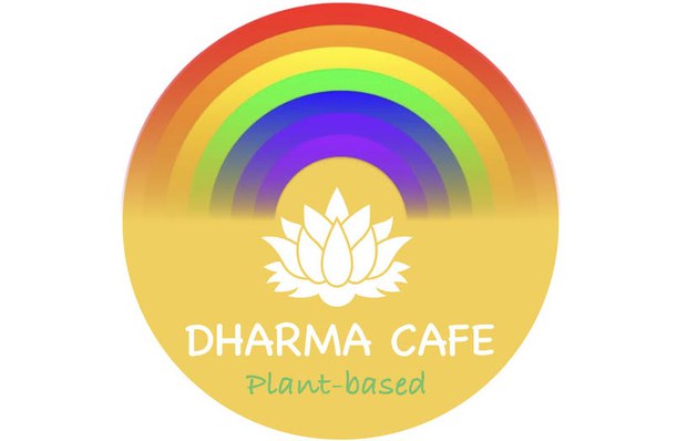 Dharma Cafe ཞེས་པའི་དཀར་སྐྱོང་ཚིག་ཇ་ཁང་།