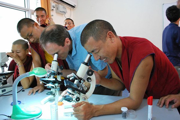 བོད་པའི་སློབ་གྲྭ་དང་དགོན་སྡེ་གྲྭ་ཚང་ཁག་ནང་དུ་ནང་ཆོས་དང་ཚན་རིག་སློབ་ཁྲིད་ཀྱི་འཕེལ་རིམ།