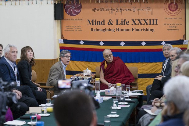 སེམས་དང་སྲོག་གི་བགྲོ་གླེང་ཚོགས་འདུ་བརྒྱུད་ནང་པ་དང་རིག་པ་ཕྱོགས་སོ་སོར་བློ་སྐྱེ་དང་མཁེ་ཕན་ཇི་བྱུང་བ། སེམས་དང་སྲོག་གི་བགྲོ་གླེང་ཚོགས་འདུ་བརྒྱུད་ནང་པ་དང་རིག་པ་ཕྱོགས་སོ་སོར་བློ་སྐྱེ་དང་མཁེ་ཕན་ཇི་བྱུང་བ།