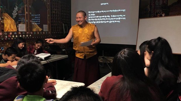 ནུབ་ཕྱོགས་ལ་འཚར་ལོངས་འབྱུང་བཞིན་པའི་བོད་ཕྲུག་ལ་སྐད་ཡིག་སློབ་གསོ། ནུབ་ཕྱོགས་ལ་འཚར་ལོངས་འབྱུང་བཞིན་པའི་བོད་ཕྲུག་ལ་སྐད་ཡིག་སློབ་གསོ།
