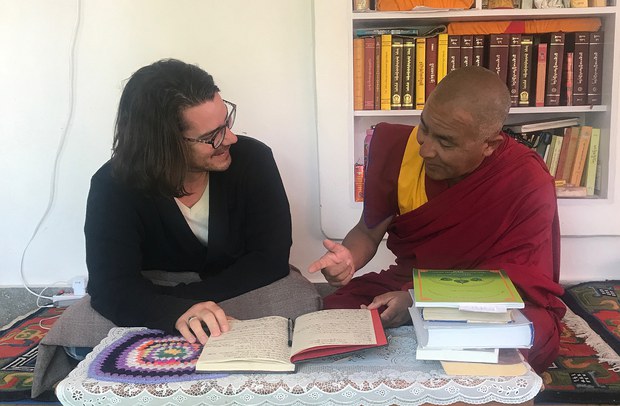 བོད་ཀྱི་བྱིས་པའི་སྙན་དེབ་རྩོམ་བྲིས་པ་ པེ་ཊྲིག་ ཌོའུ་ཌ་ལགས་དང་གླེང་མོལ། བོད་ཀྱི་བྱིས་པའི་སྙན་དེབ་རྩོམ་བྲིས་པ་ པེ་ཊྲིག་ ཌོའུ་ཌ་ལགས་དང་གླེང་མོལ།
