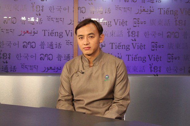 ཆང་ས་དྲ་རྒྱའི་སྐོར་རྩོམ་སྒྲིག་པ་ཨ་རིག་འགྱུར་མེད་ལགས་དང་གླེང་མོལ་བྱེད་པ། 
