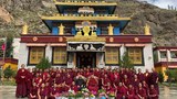 དཀའ་སྡུག་ཇི་མ་ཇི་བཞིན་བཀོད་དགོས་པ་ལས། བསྟོད་པ་དང་ཡང་ན་སྣང་གཡེང་ཅན་དུ་གཏོང་མི་རུང་།